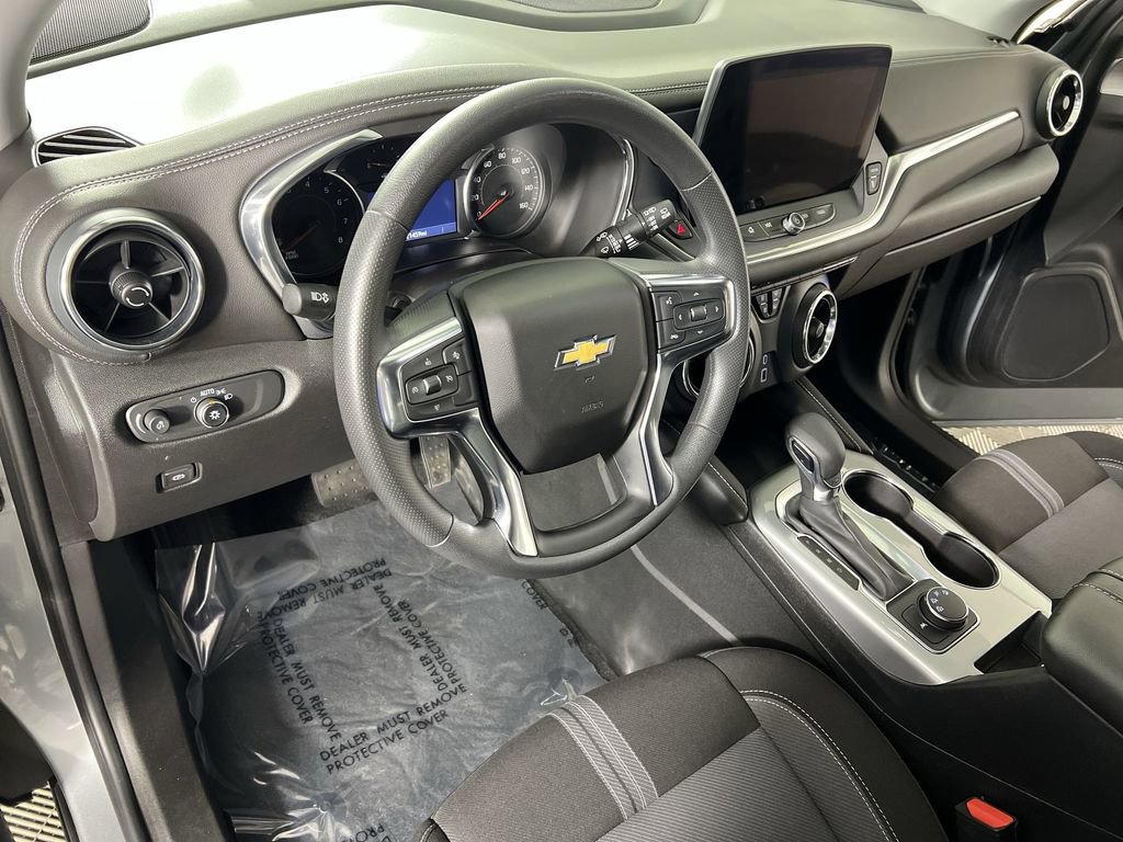 Used 2025 Sterling Gray Chevrolet LT w/2LT image 11