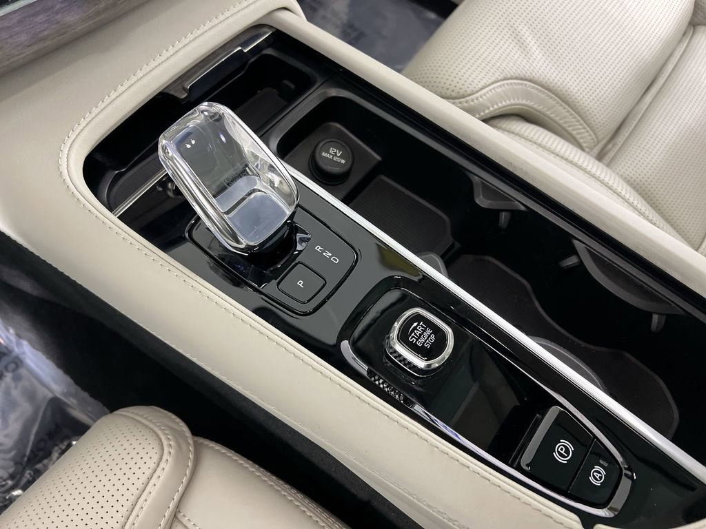 Used 2023 Bright Dusk Volvo B6 AWD Ultimate 6-Seater image 17