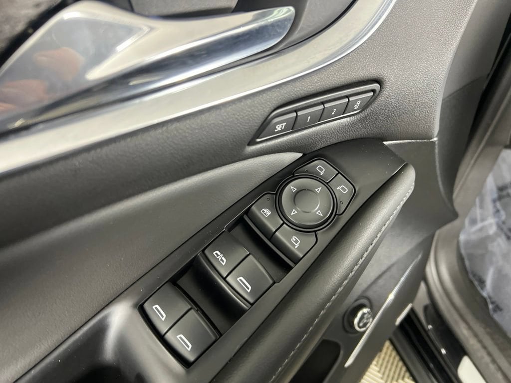 Used 2023 Ebony Twilight Buick Avenir image 18