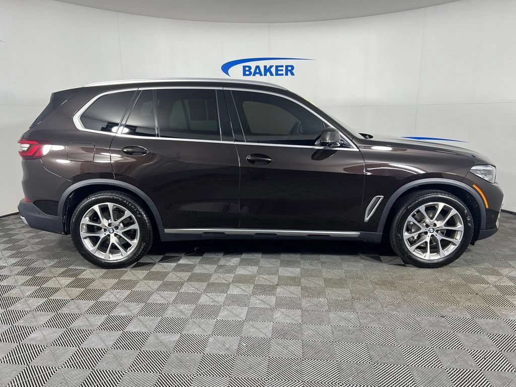 Used 2022 Sparkling Brown BMW xDrive40i image 7