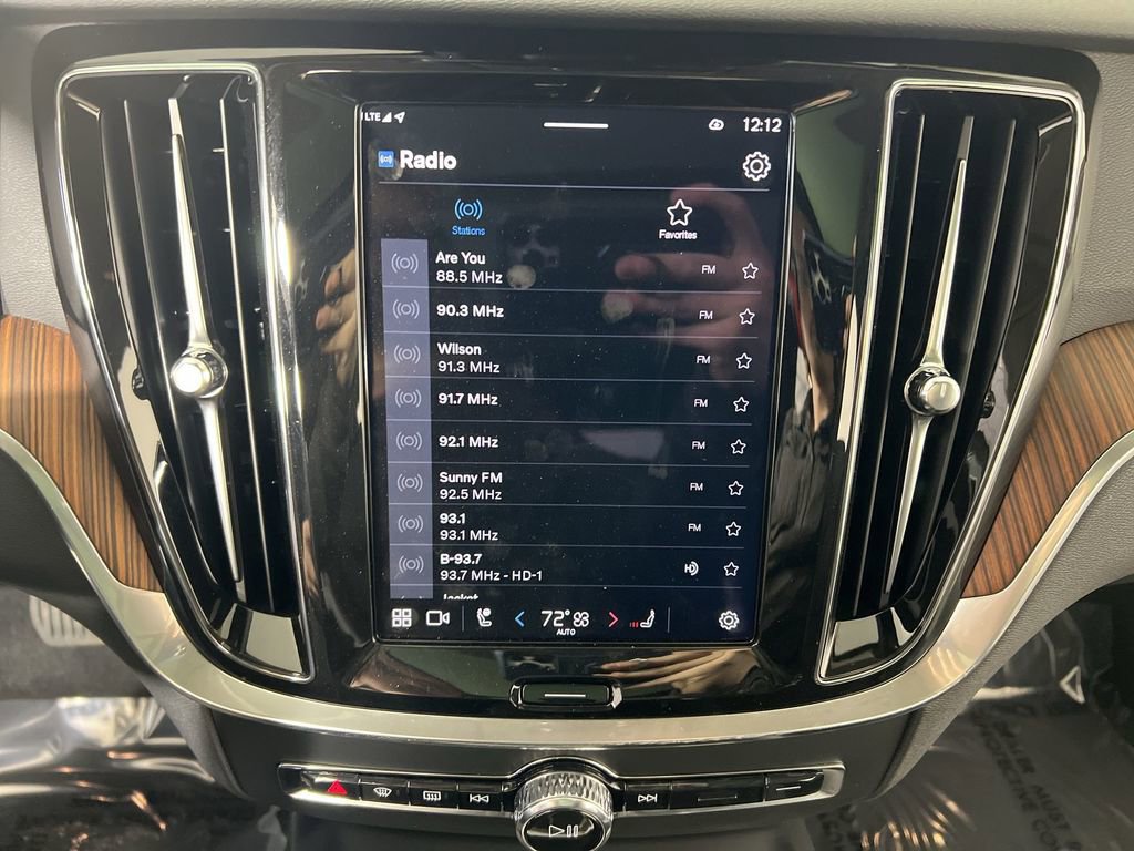 Used 2025 Vapour Gray Metallic Volvo B5 Plus image 14