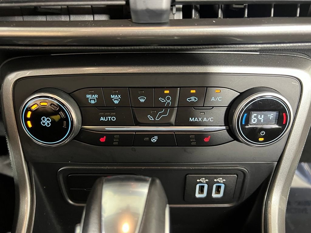 Used 2018 Ruby Red Metallic Ford SE image 25