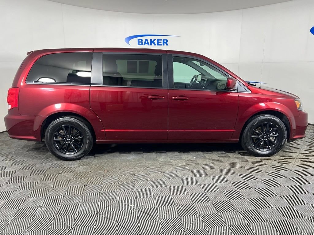 Used 2020 Octane Red Pearlcoat Dodge SXT image 7