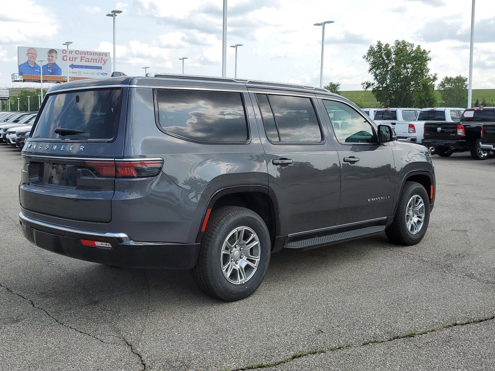 2024 Jeep Wagoneer Base photo 4