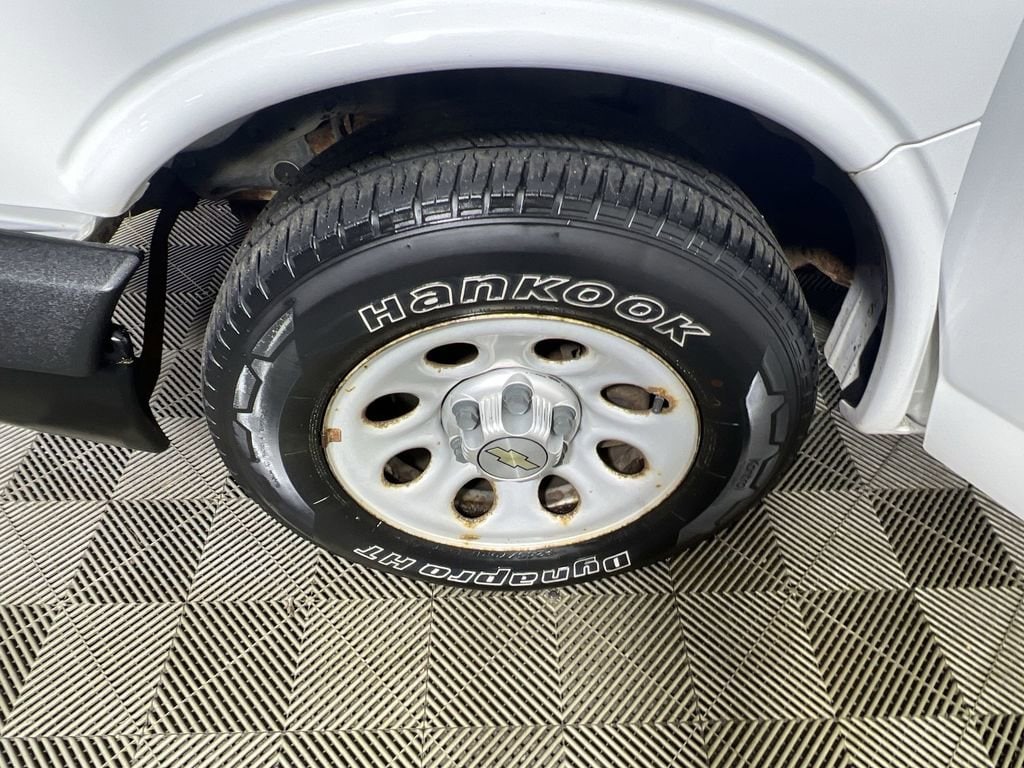 Used 2012 Summit White Chevrolet Work Van image 28