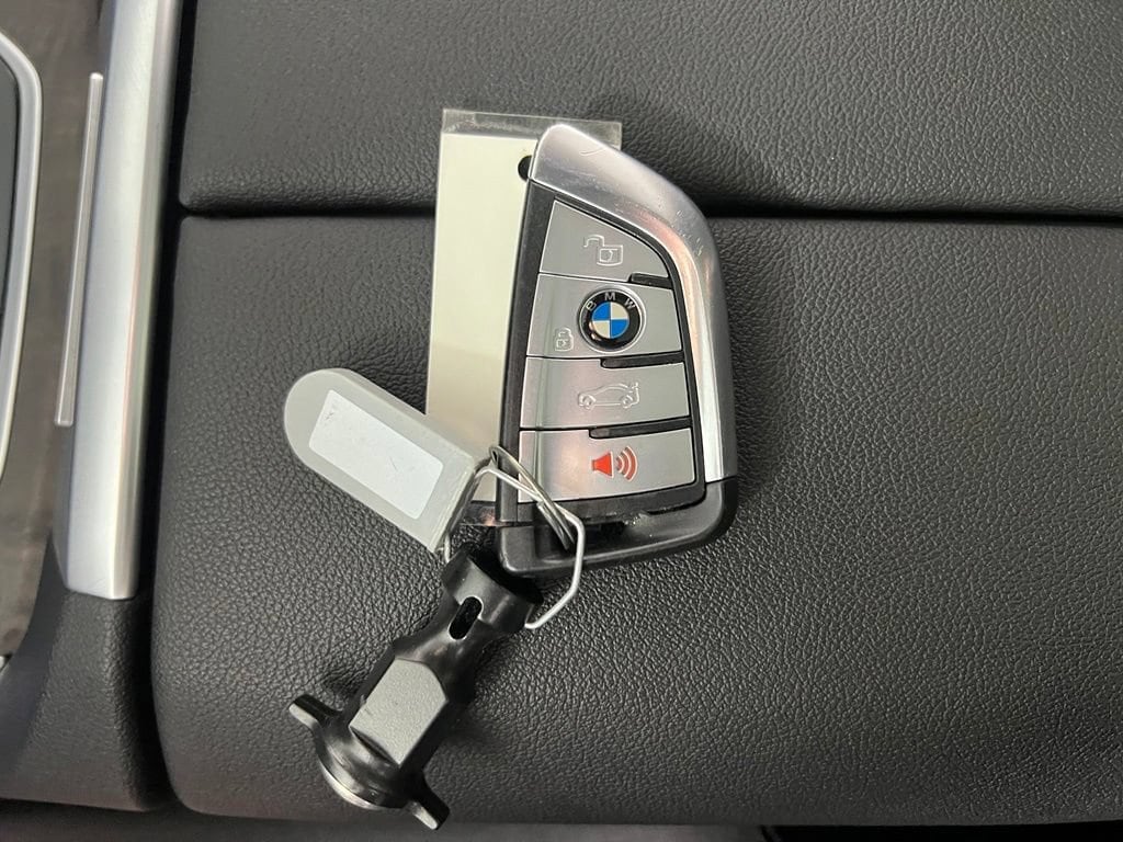 Used 2022 Sparkling Brown BMW xDrive40i image 36