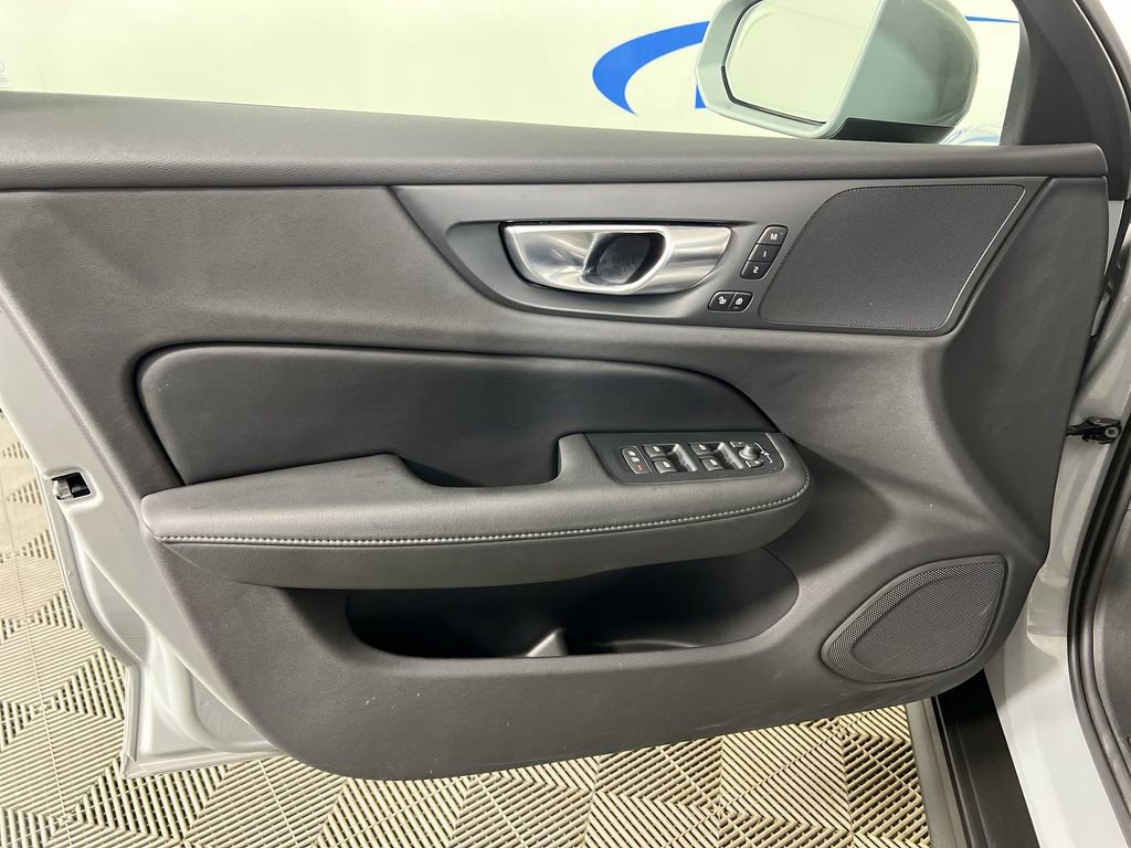 Used 2025 Vapour Gray Metallic Volvo B5 Plus image 22