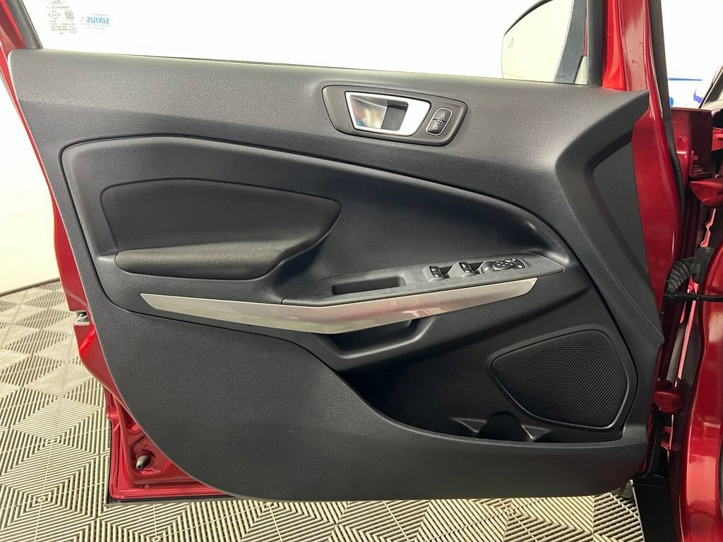 Used 2018 Ruby Red Metallic Ford SE image 16