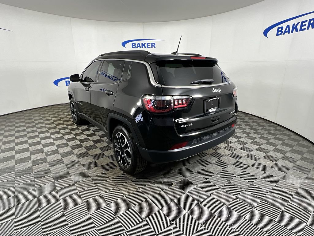 Used 2023 Diamond Black Crystal Pearlcoat Jeep Limited image 7