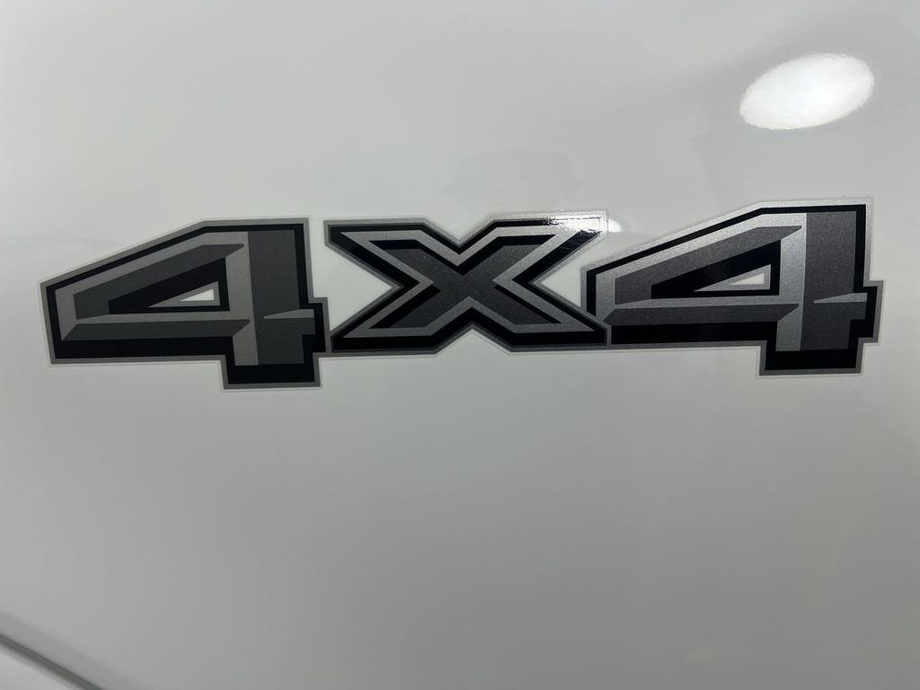 Used 2025 Oxford White Ford XLT image 30