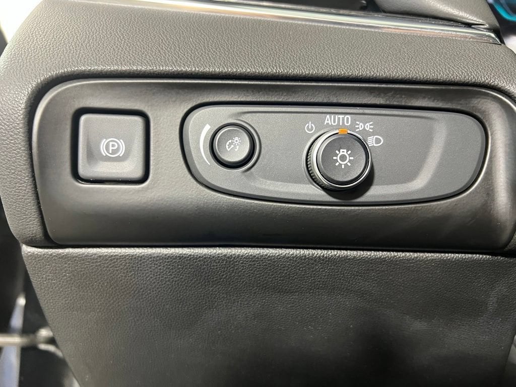 Used 2019 Ebony Twilight Buick Avenir image 35
