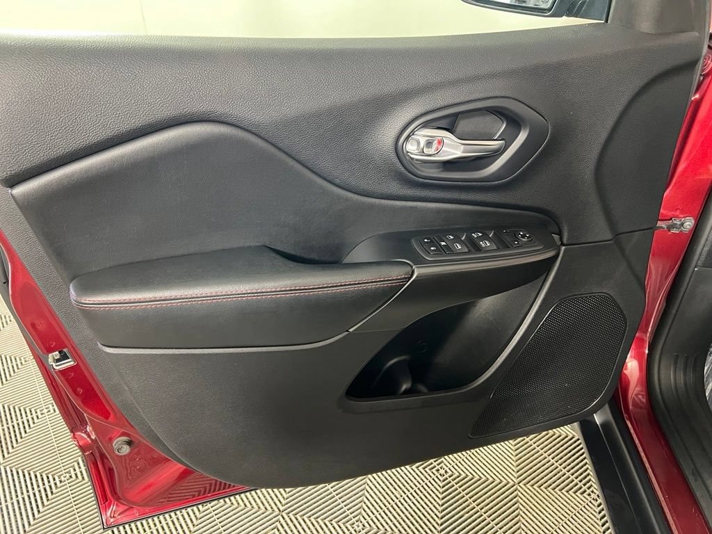 Used 2020 Velvet Red Pearlcoat Jeep Trailhawk image 28