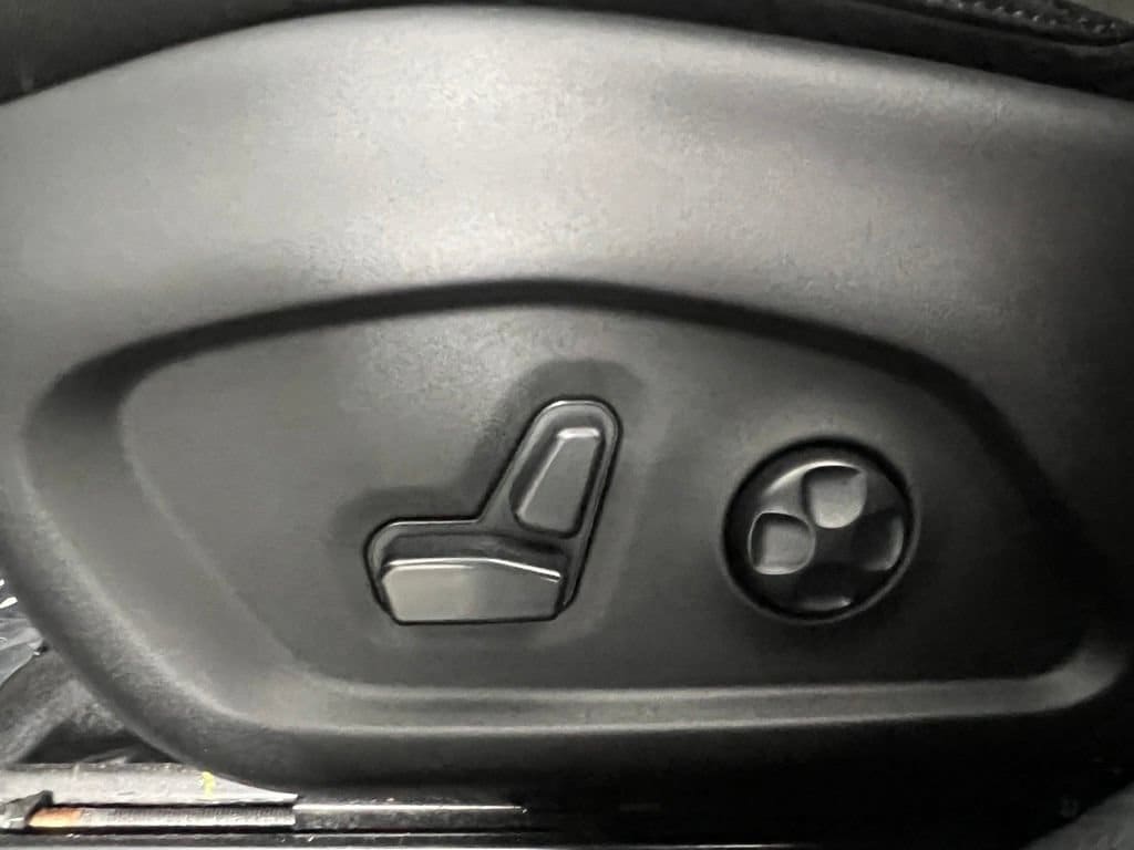Used 2018 Laser Blue Pearlcoat Jeep Latitude 4x4 image 20