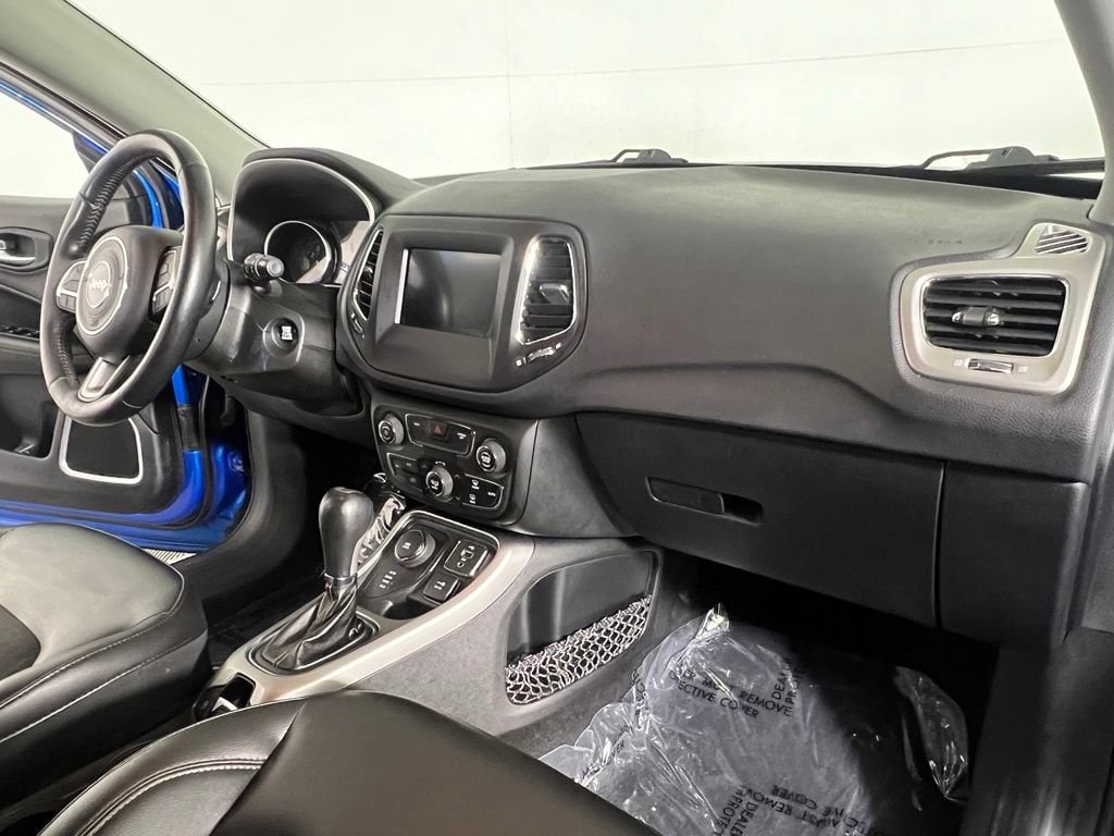 Used 2018 Laser Blue Pearlcoat Jeep Latitude 4x4 image 11