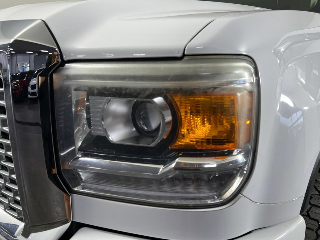 Used 2015 Summit White GMC Denali image 31