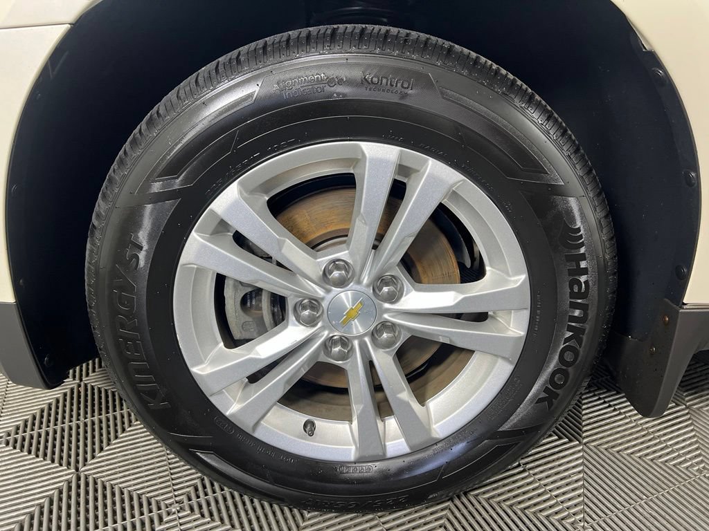 Used 2015 White Diamond Tricoat Chevrolet LT w/1LT image 29