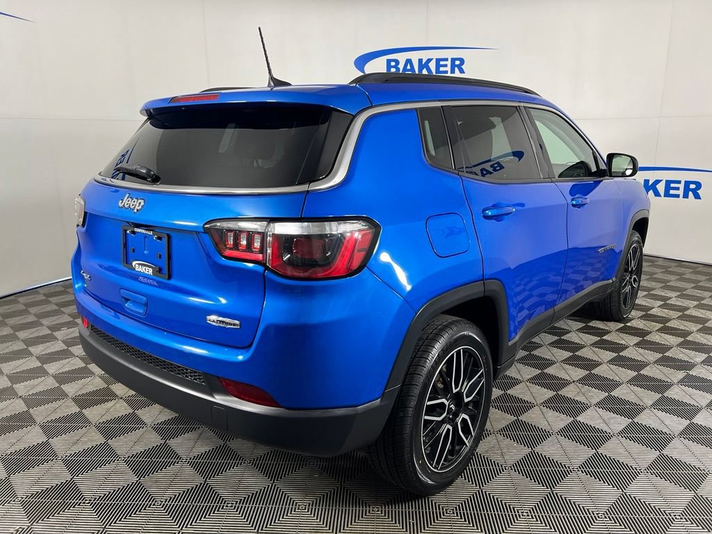 Used 2018 Laser Blue Pearlcoat Jeep Latitude 4x4 image 6