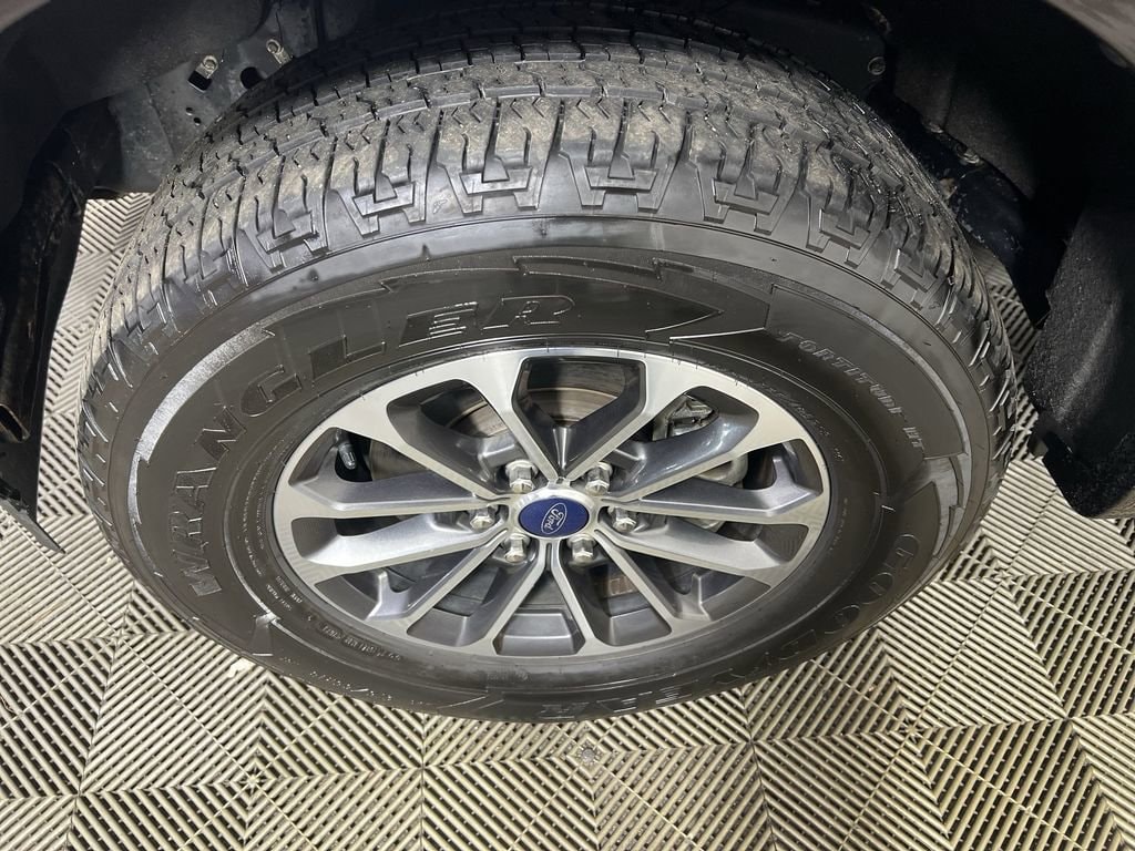 Used 2020 Magma Red Ford  image 32