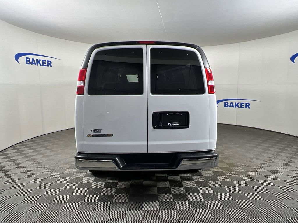 Used 2025 Summit White Chevrolet LT image 8