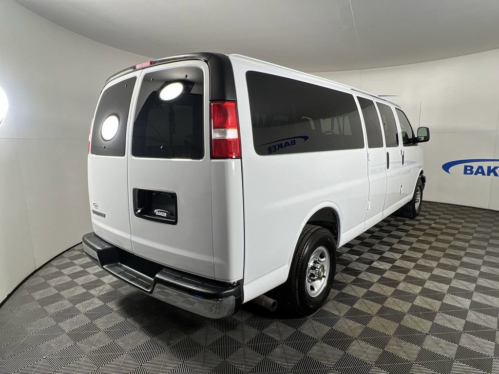 Used 2025 Summit White Chevrolet LT image 9