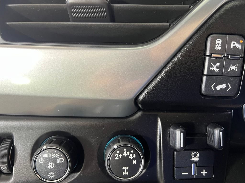 Used 2017 Silver Ice Chevrolet Premier image 25