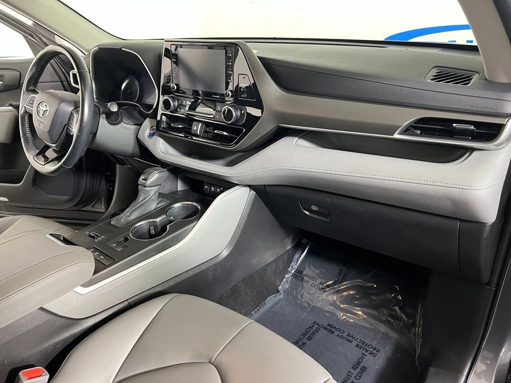 Used 2021 Magnetic Gray Metallic Toyota XLE image 10