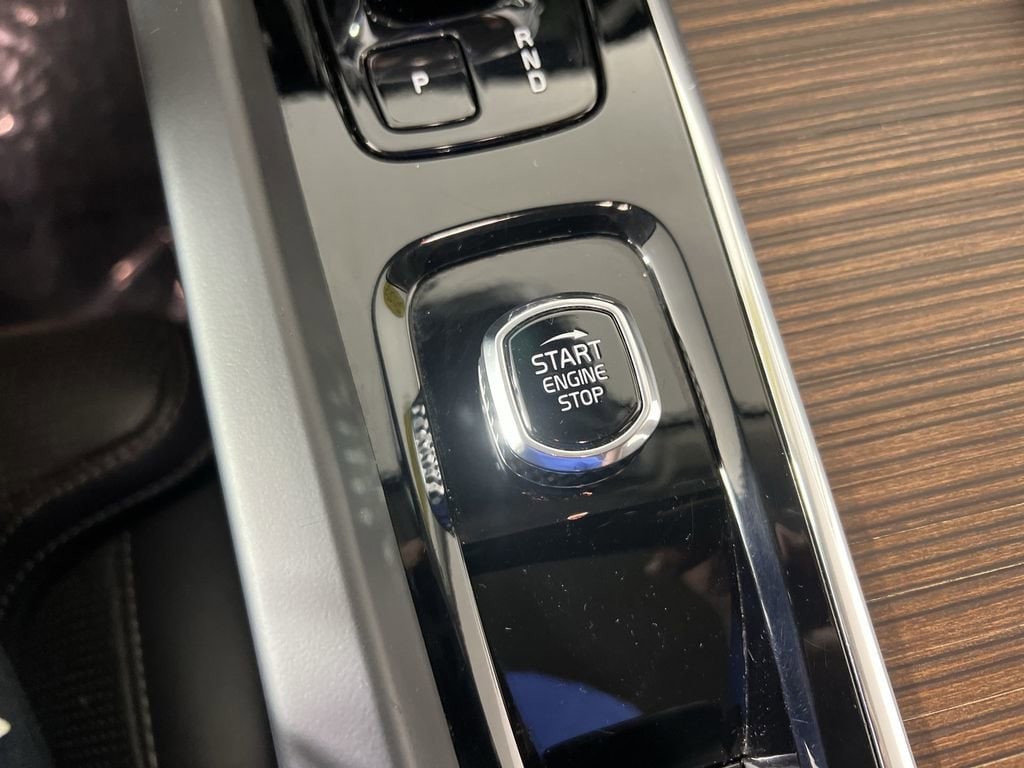 Used 2023 Crystal White Volvo B6 AWD Ultimate Dark image 17