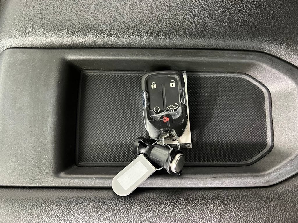 Used 2019 Onyx Black GMC SLE image 35