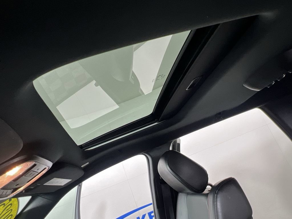 Used 2025 Frostbite Pearlcoat Dodge GT image 20