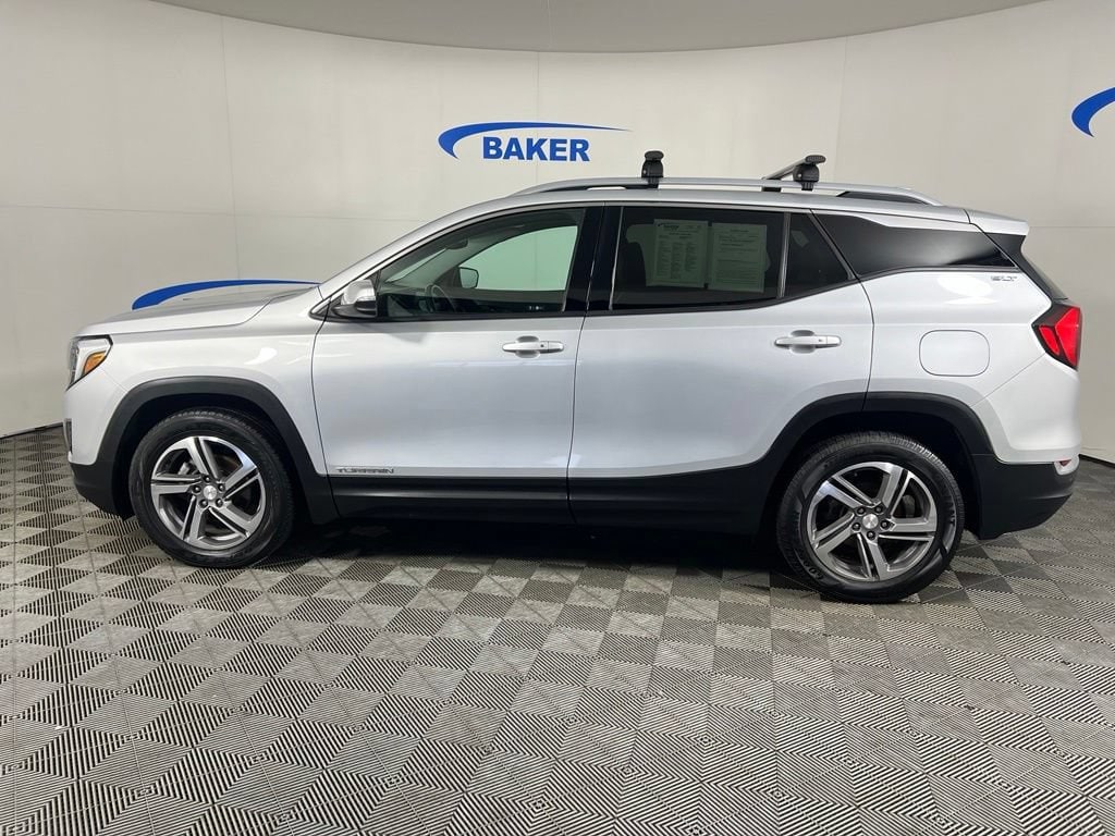 Used 2018 Quicksilver GMC SLT image 2