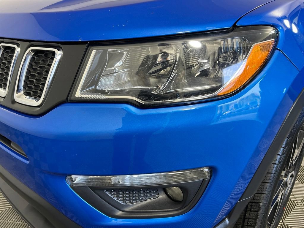 Used 2018 Laser Blue Pearlcoat Jeep Latitude 4x4 image 31