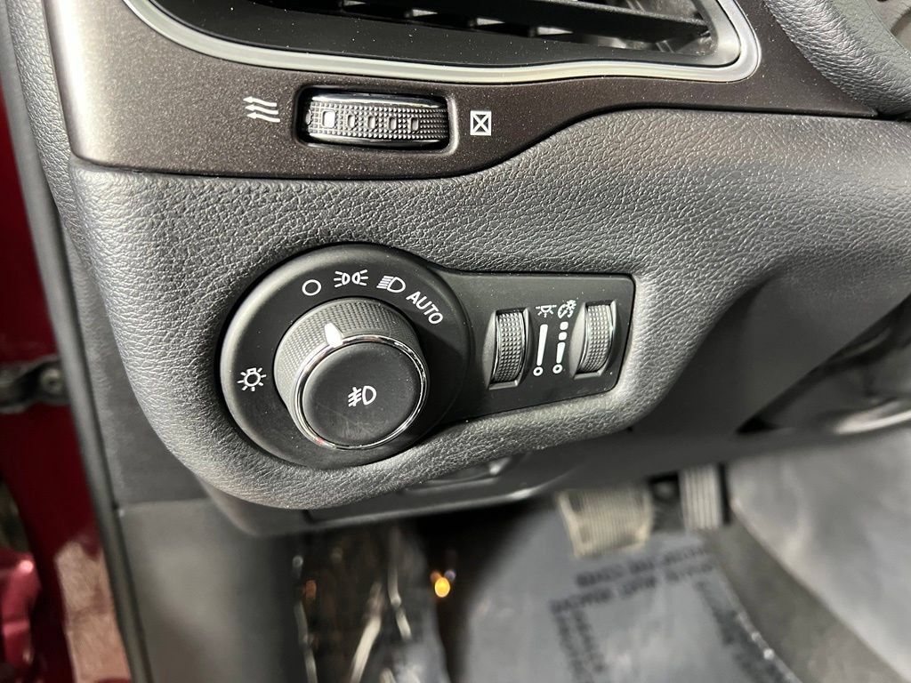 Used 2020 Velvet Red Pearlcoat Jeep Trailhawk image 17