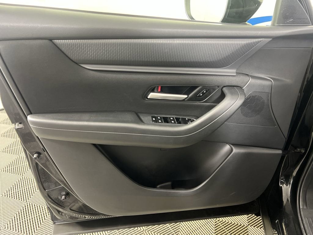 Used 2024 Jet Black Mica Mazda 3.3 Turbo Select image 23