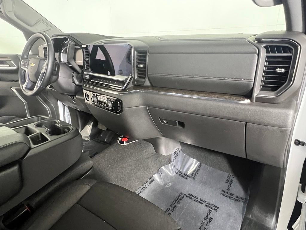 Used 2024 Summit White Chevrolet LT image 11