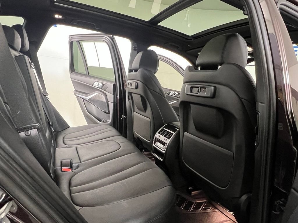 Used 2022 Sparkling Brown BMW xDrive40i image 13