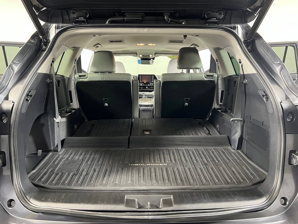 Used 2021 Magnetic Gray Metallic Toyota XLE image 14