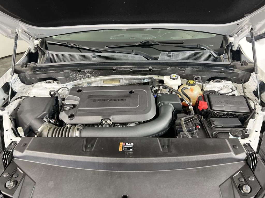 Used 2023 Summit White Buick Essence image 30