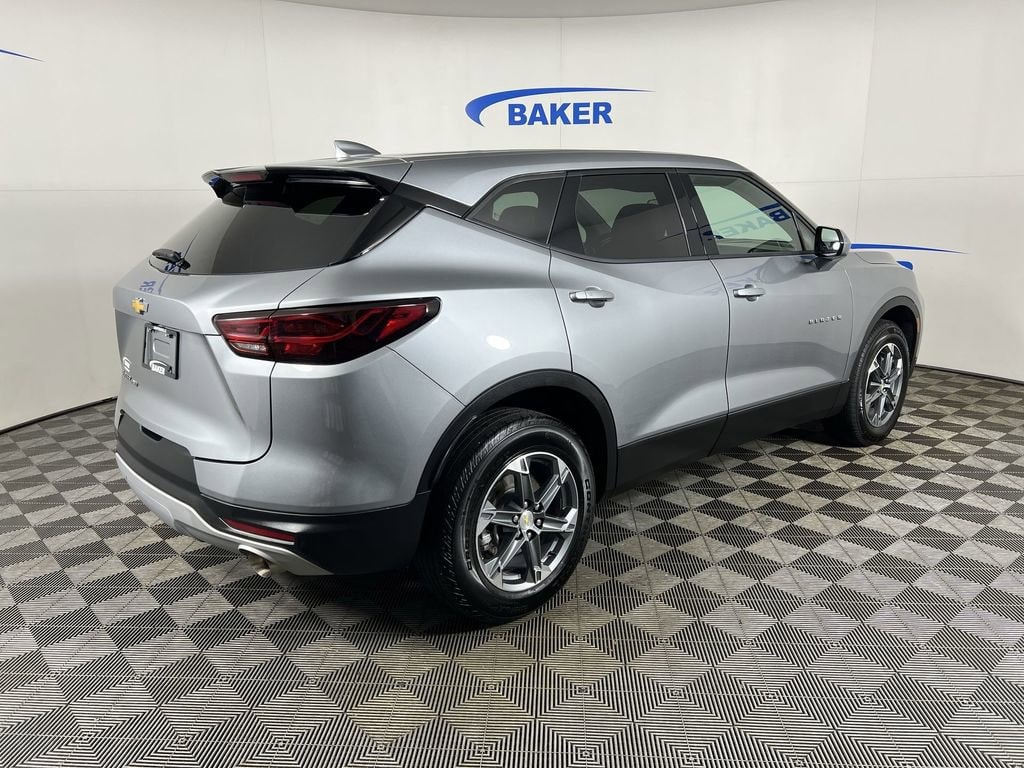 Used 2025 Sterling Gray Chevrolet LT w/2LT image 9