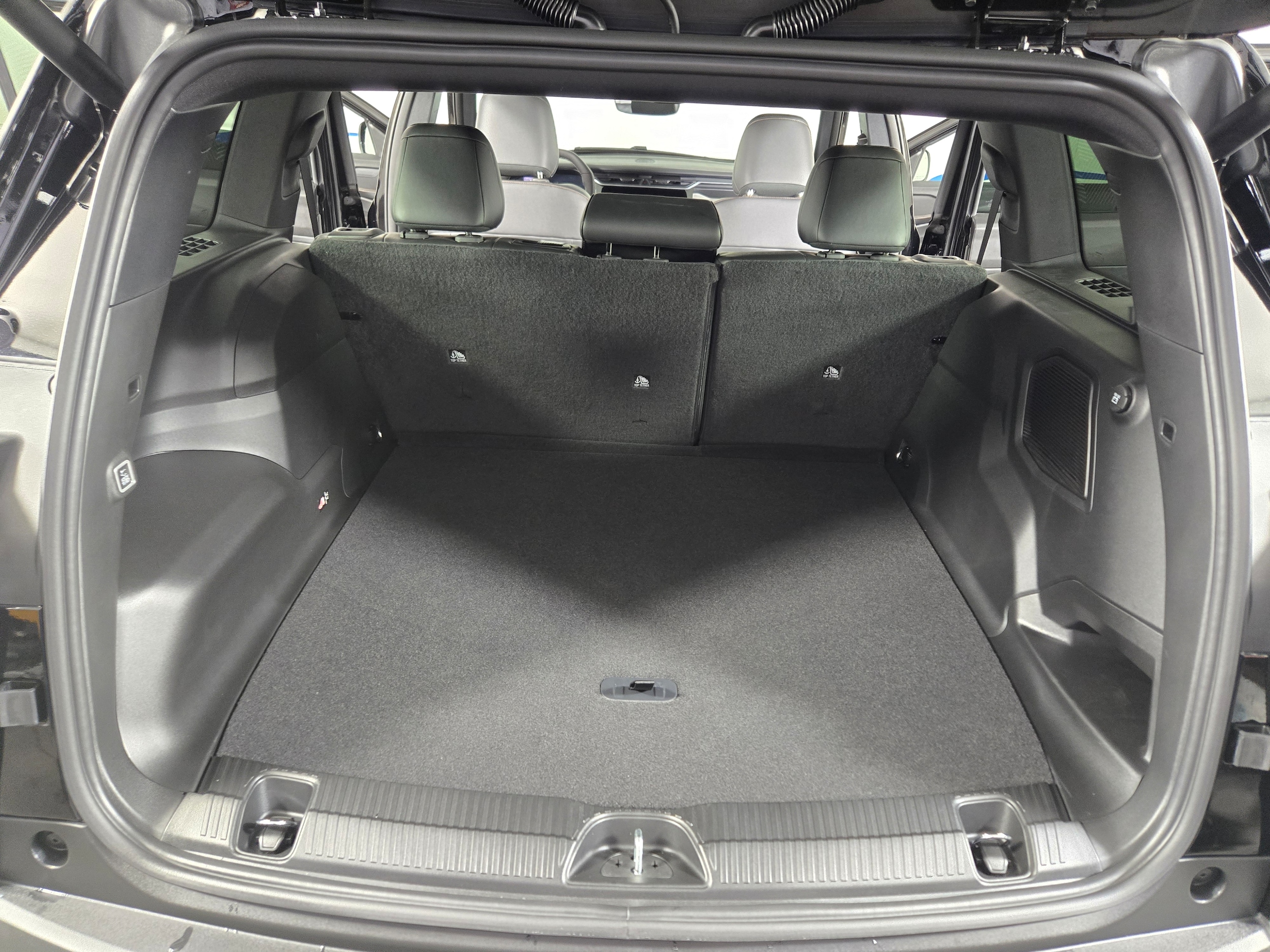 New 2026 Diamond Black Crystal Pearlcoat Jeep Laredo/Limited image 12