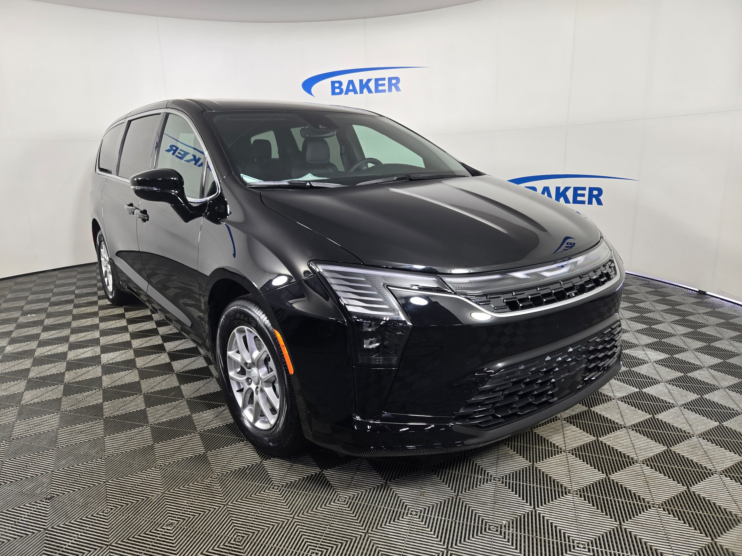 2027 Chrysler Pacifica Select's photo
