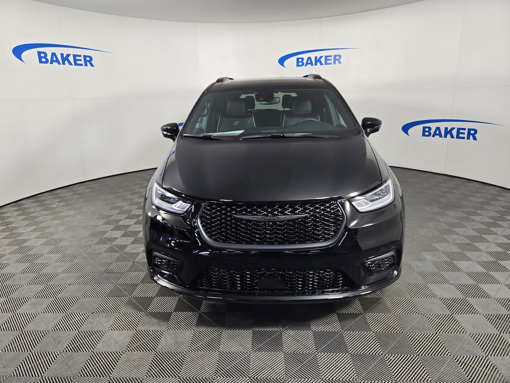 New 2026 Chrysler Pacifica Limited Passenger Van