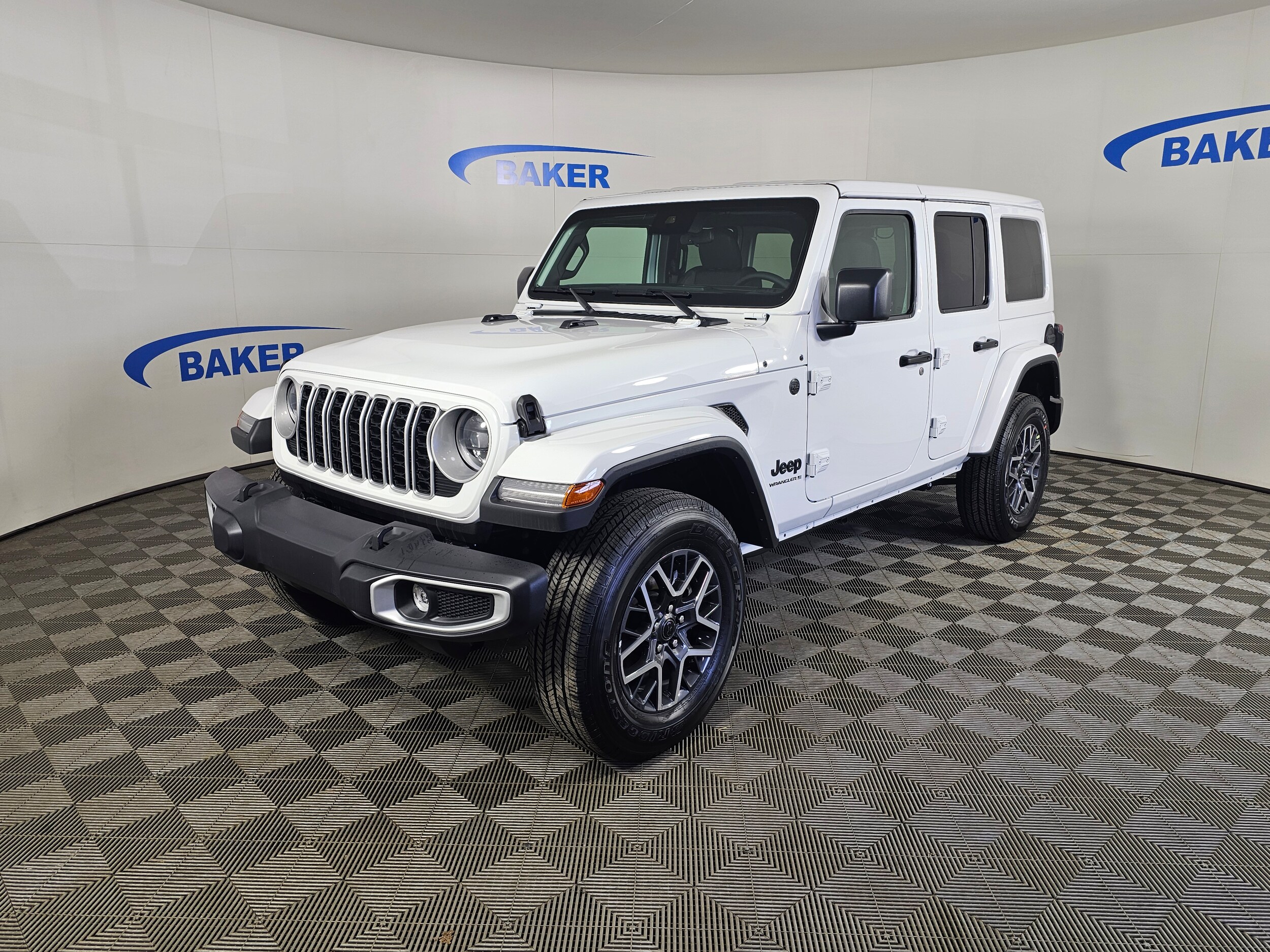 2025 Jeep Wrangler Sahara photo 3