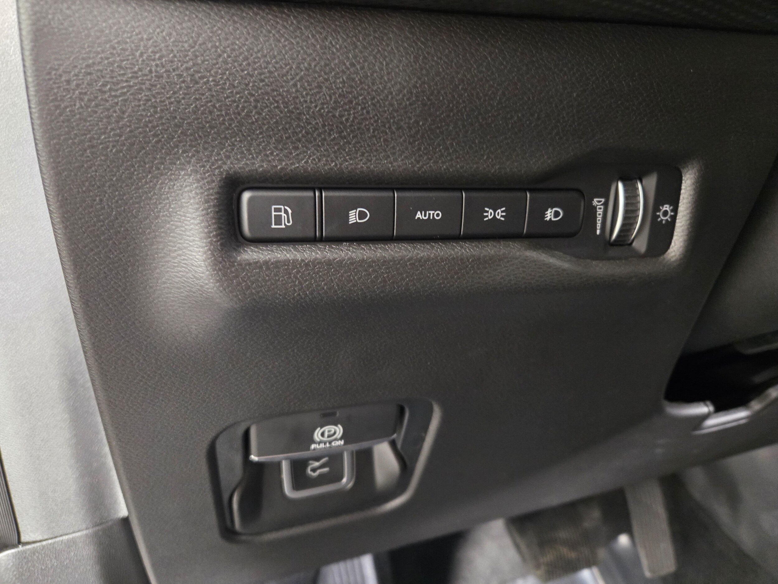 New 2026 Diamond Black Crystal Pearlcoat Jeep Laredo/Limited image 18