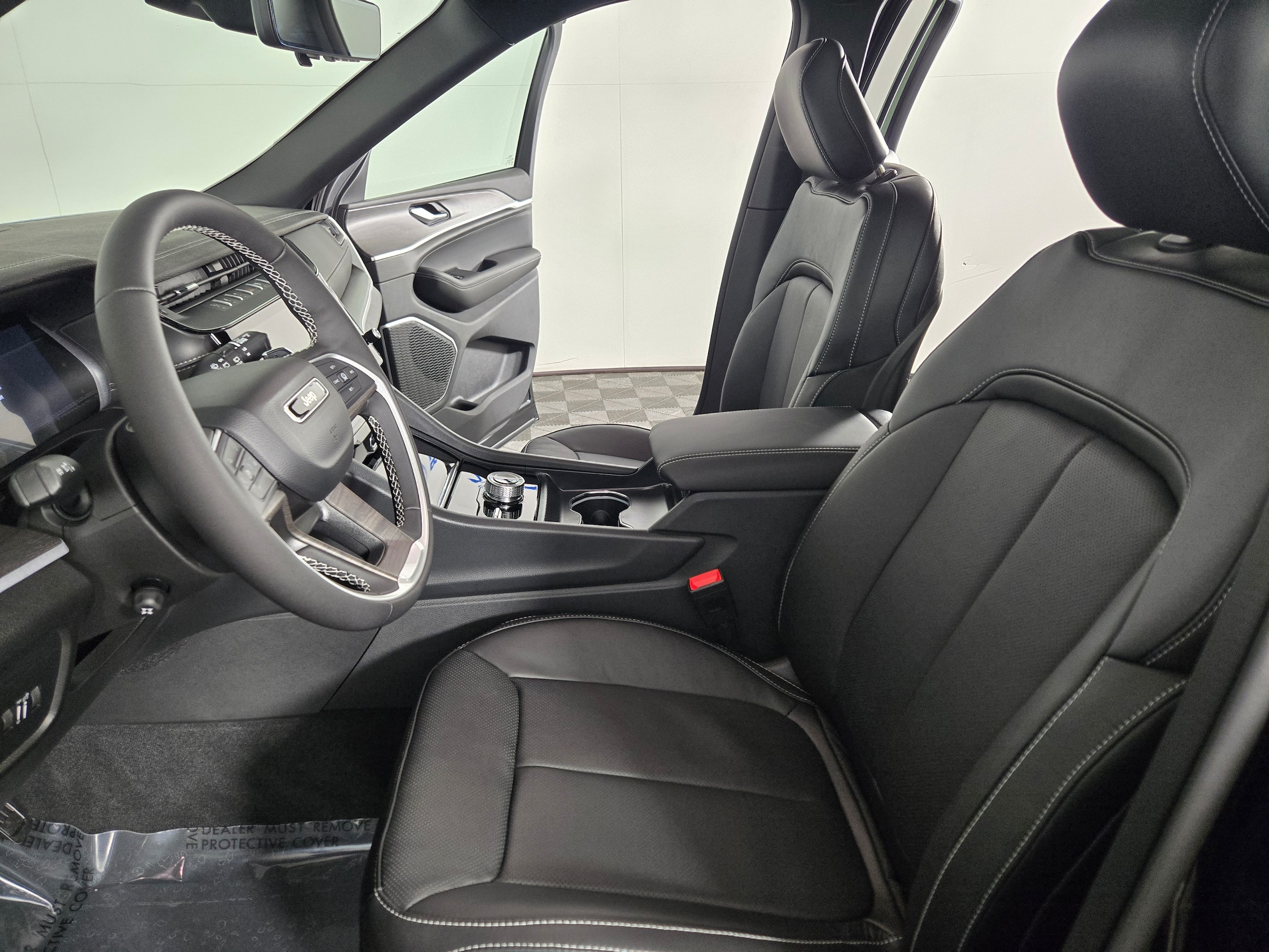 New 2026 Diamond Black Crystal Pearlcoat Jeep Limited image 18