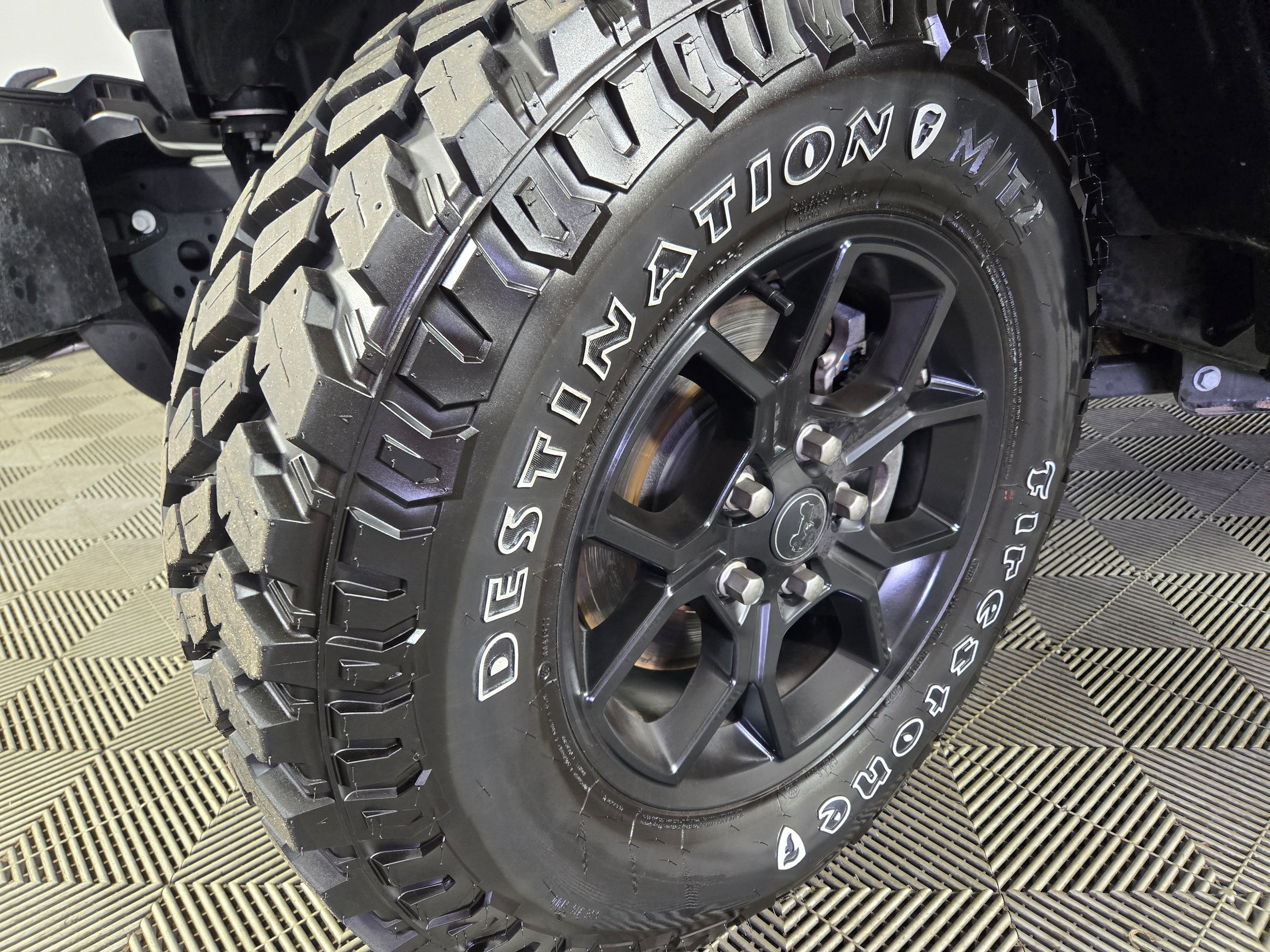 New 2025 Granite Crystal Jeep Sport image 29