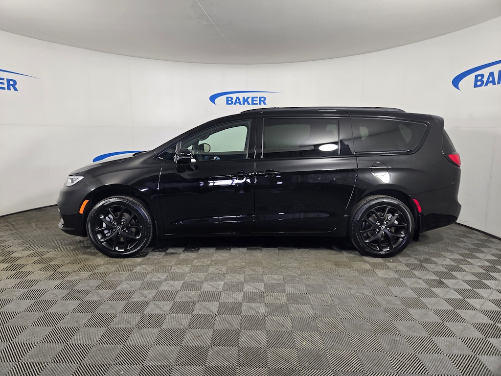 New 2026 Chrysler Pacifica Limited Passenger Van