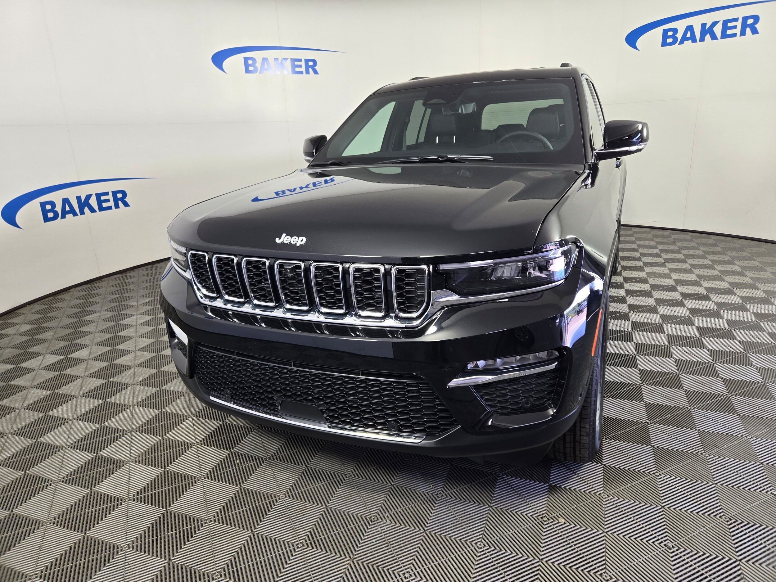 2025 Jeep Grand Cherokee Limited photo 2
