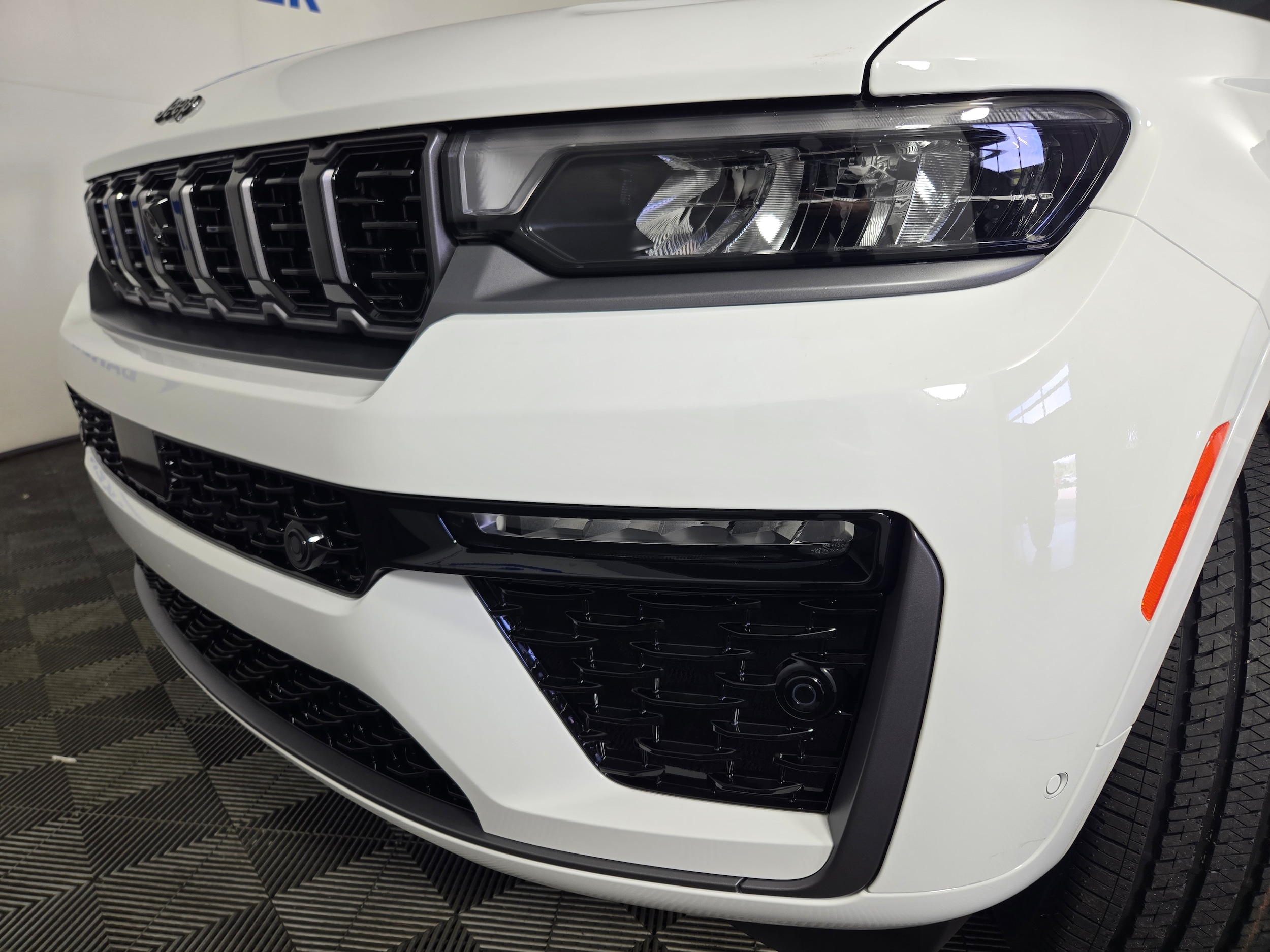 New 2027 Bright White Jeep Limited image 36
