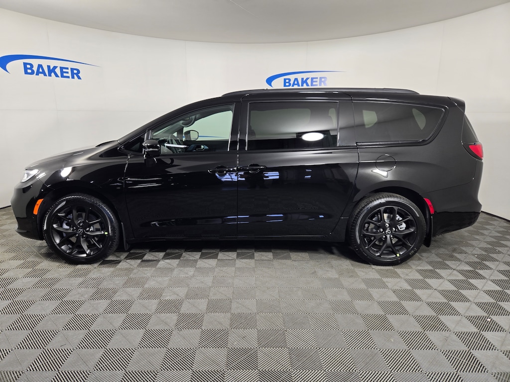 New 2026 Chrysler Pacifica Limited Passenger Van