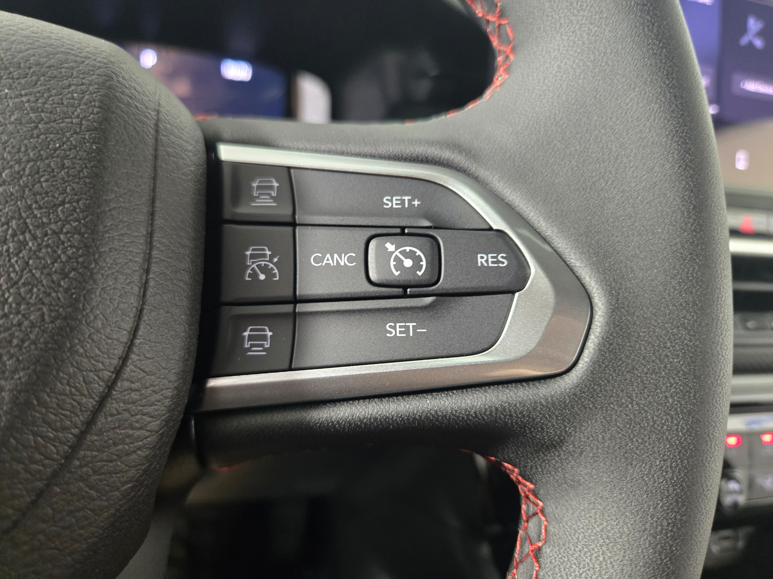 New 2026 Diamond Black Crystal Pearlcoat Jeep Trailhawk image 22